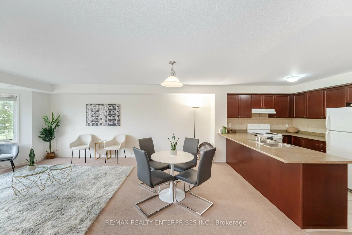 3375 Thomas Street 3,4 photo 2
