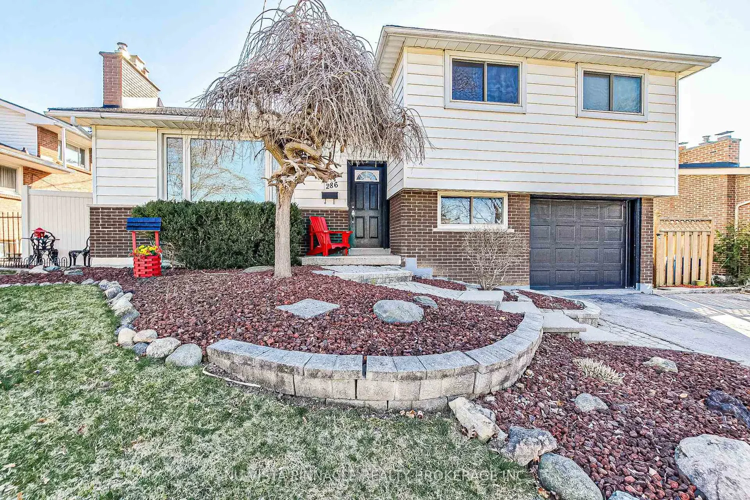 286 Panorama Crescent photo 2