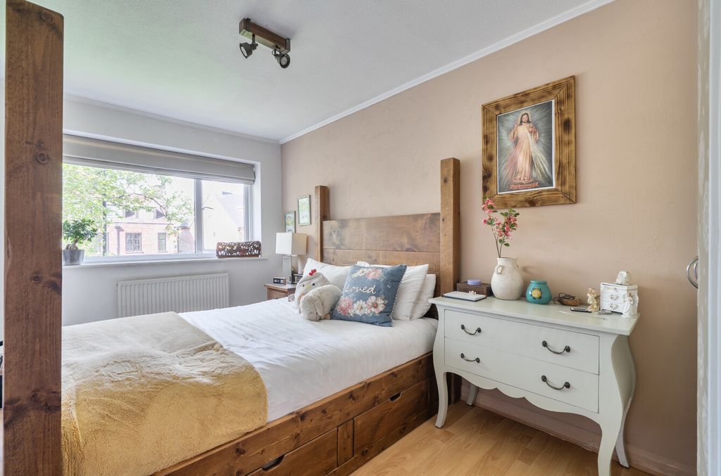 Additional image 10 of 3 bed flat for saleHeather Way, Hindhead, Surrey GU26