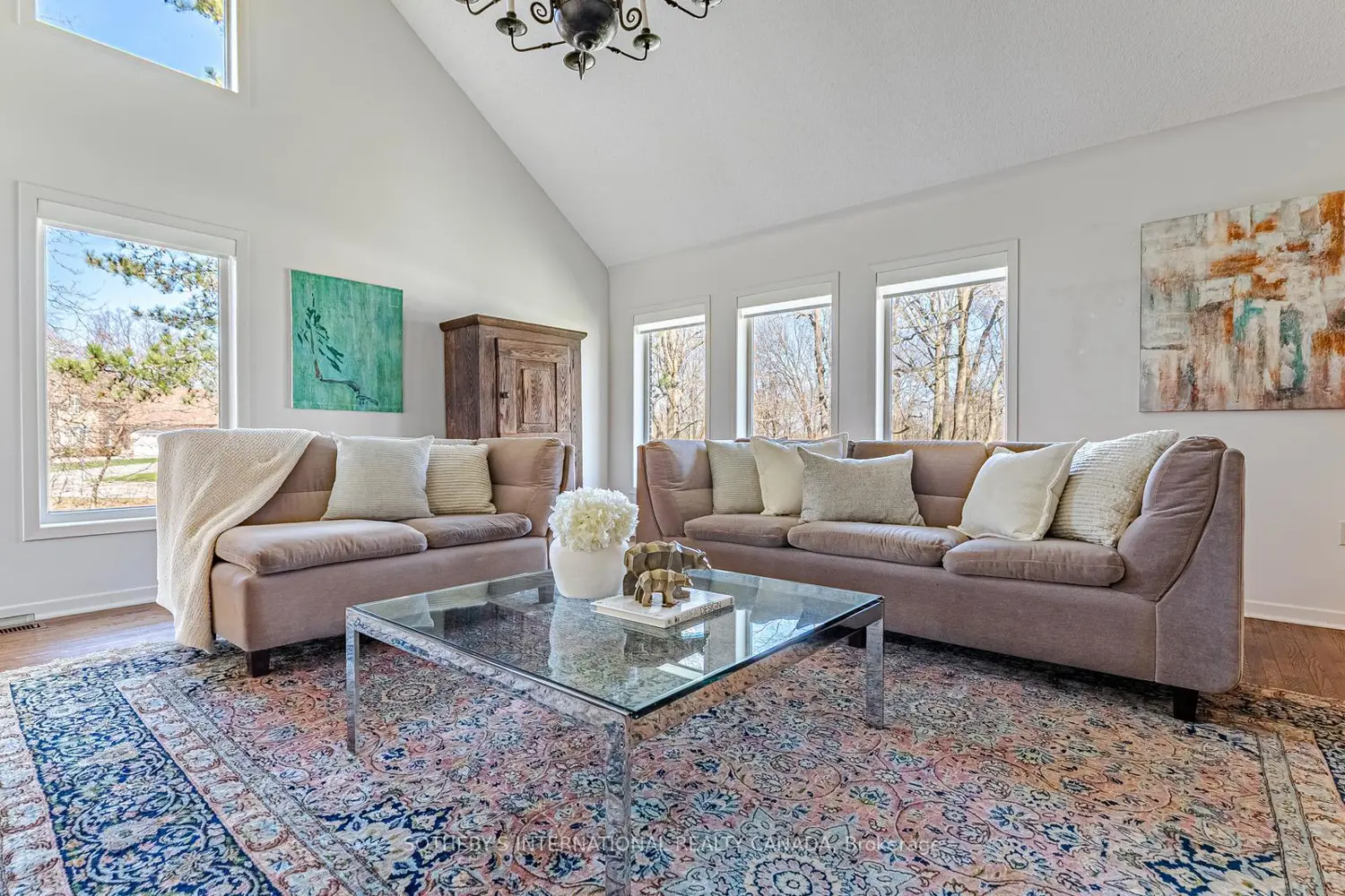 20 Ridgeview Court photo 2