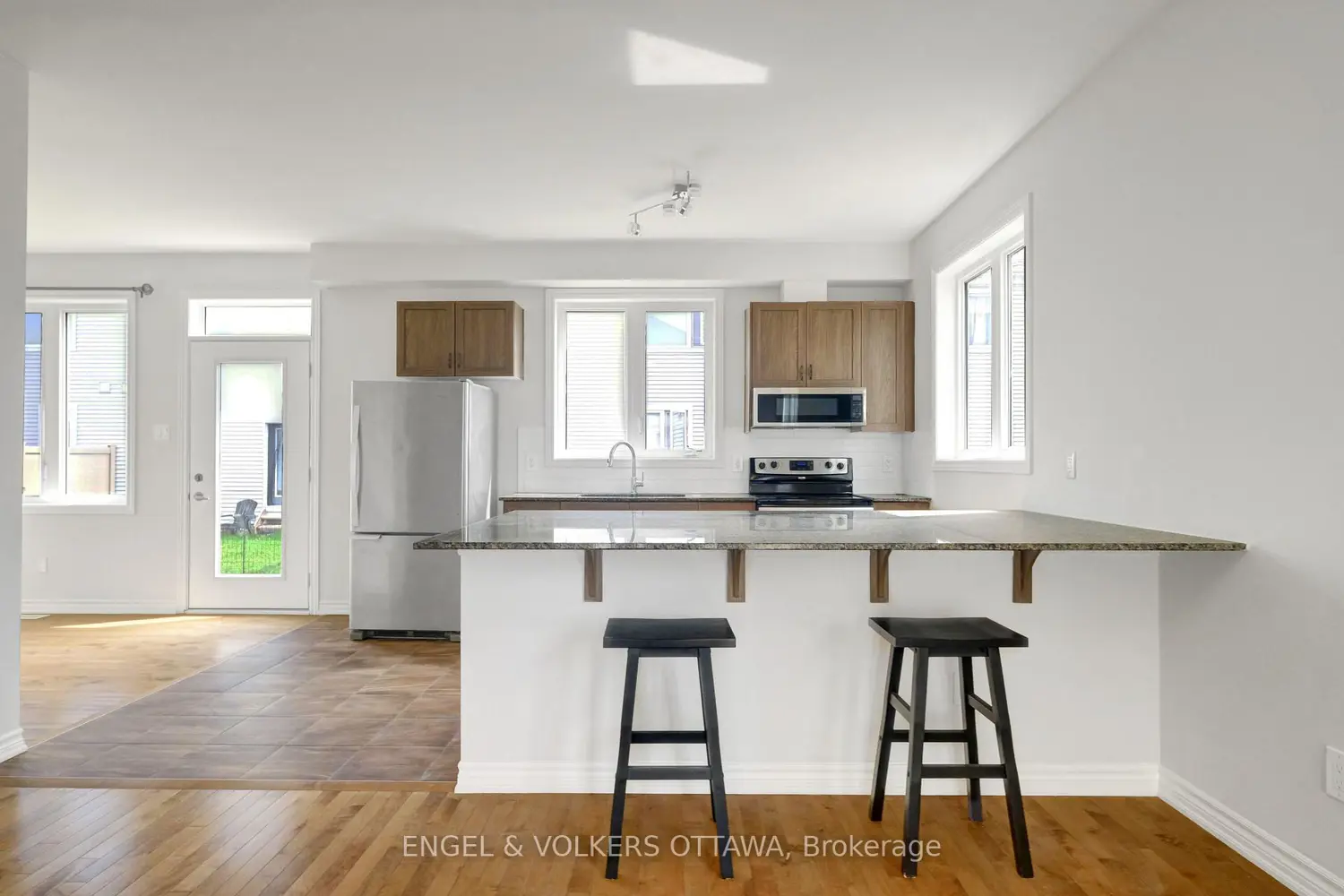 305 Lamarche Avenue photo 5