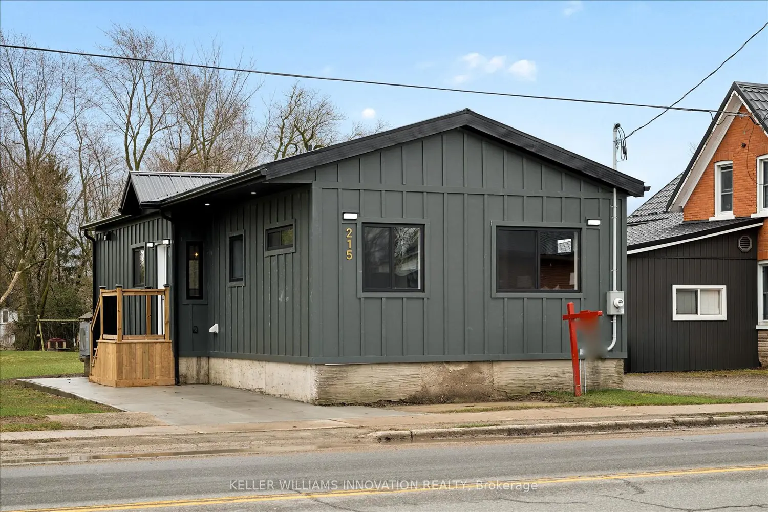 215 Winstanley Street photo 3