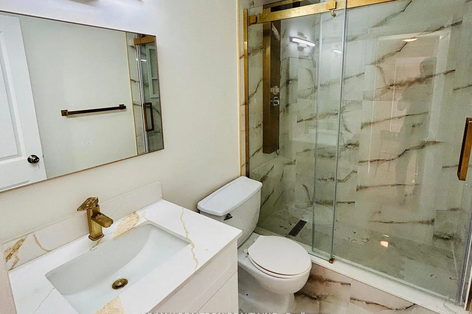 10 Sunny Glenway 2101 photo 5