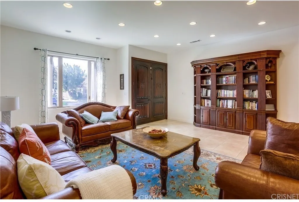 12525 Miranda Street, Valley Village, CA 91607 photo 2