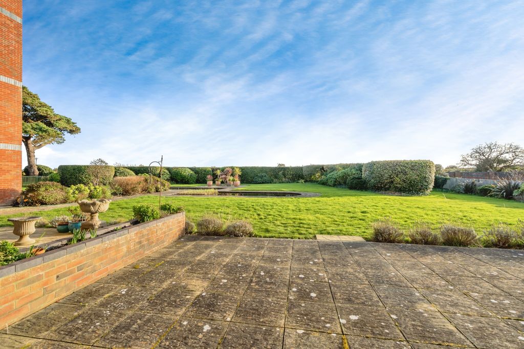 Additional image 14 of 1 bed flat for sale390 Sea Front, Hayling Island PO11