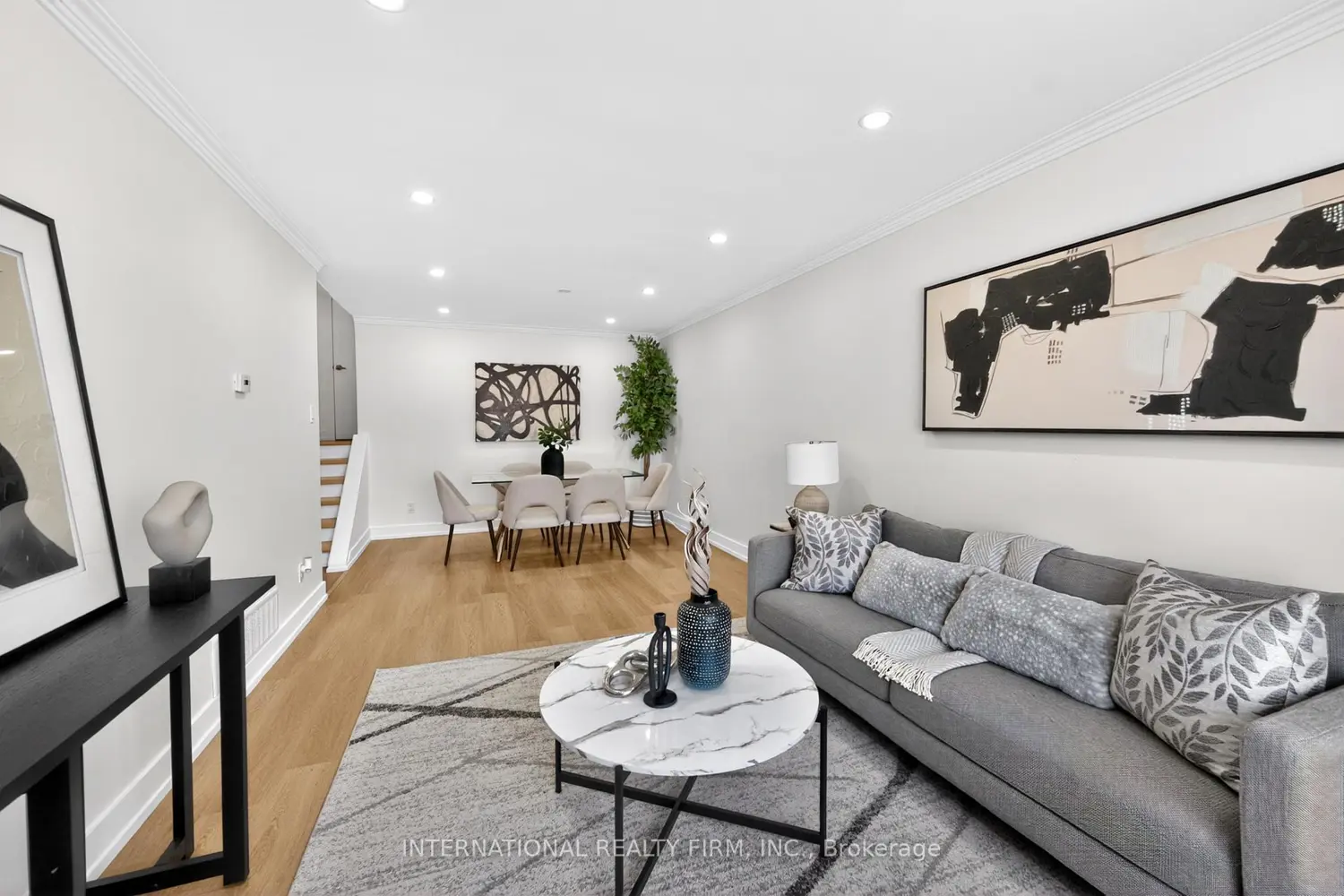 26 Dellbrook Crescent photo 5
