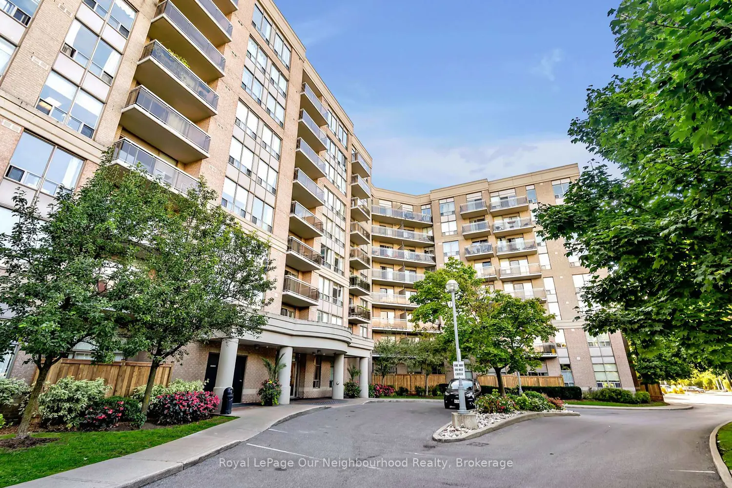 1720 Eglinton Avenue 813