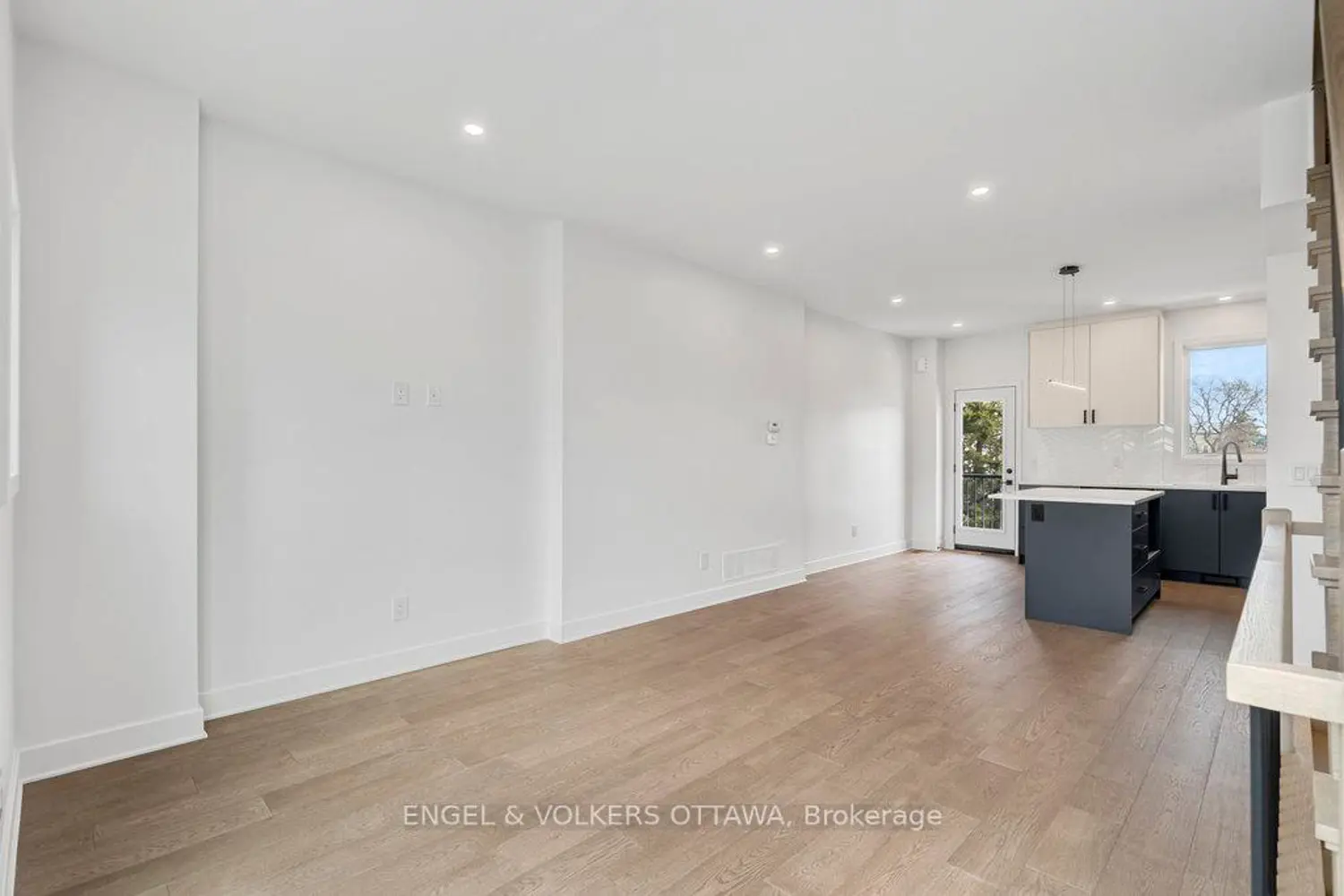 Additional image 9 of 73 Parent Avenue