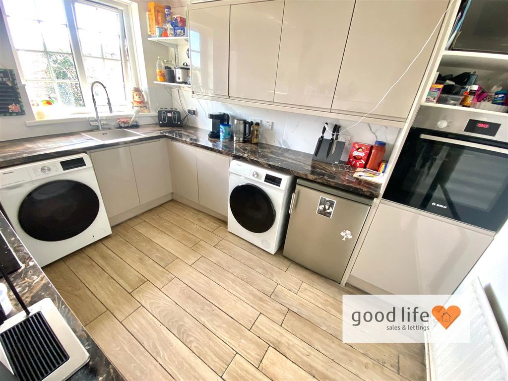 2 bed flat for saleAnglesey Road, Farringdon, Sunderland SR3 photo 3