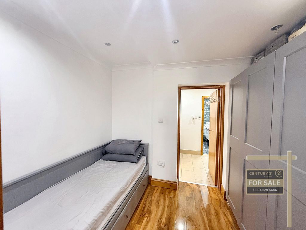 Additional image 10 of 5 bed semi-detached house for saleOxford Avenue, Hayes UB3