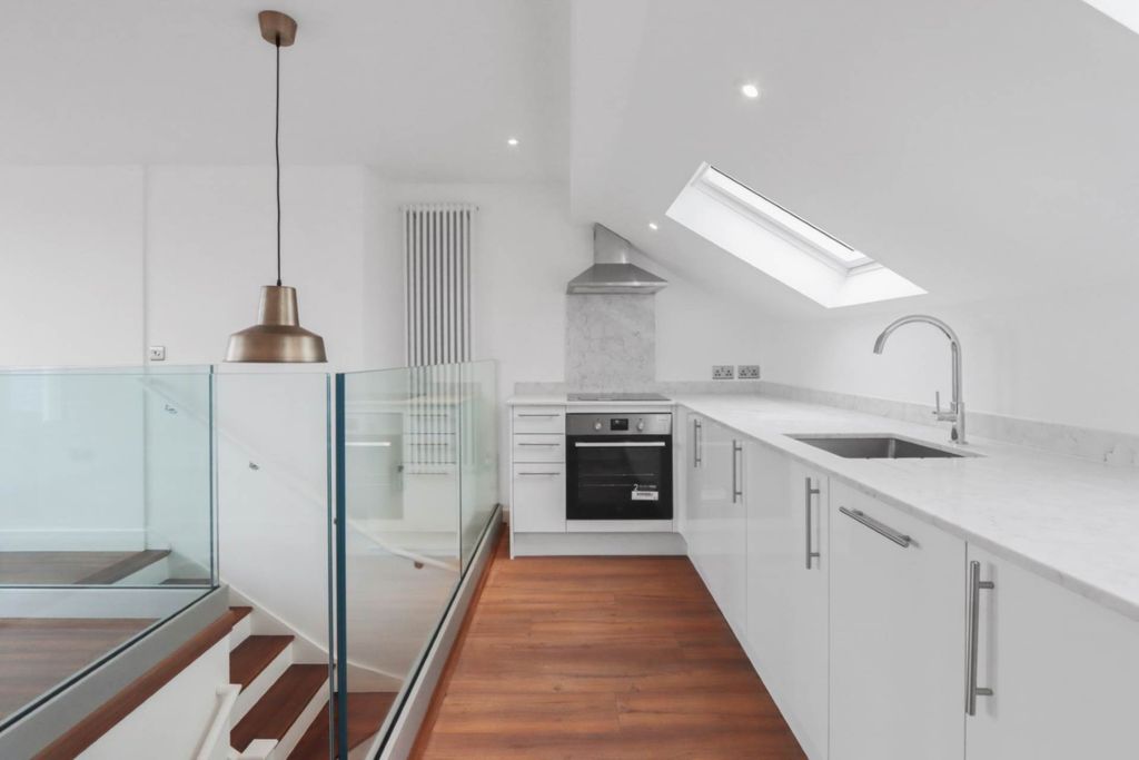 Additional image 9 of 1 bed flat for saleRye Road, Rye Park, Hoddesdon EN11