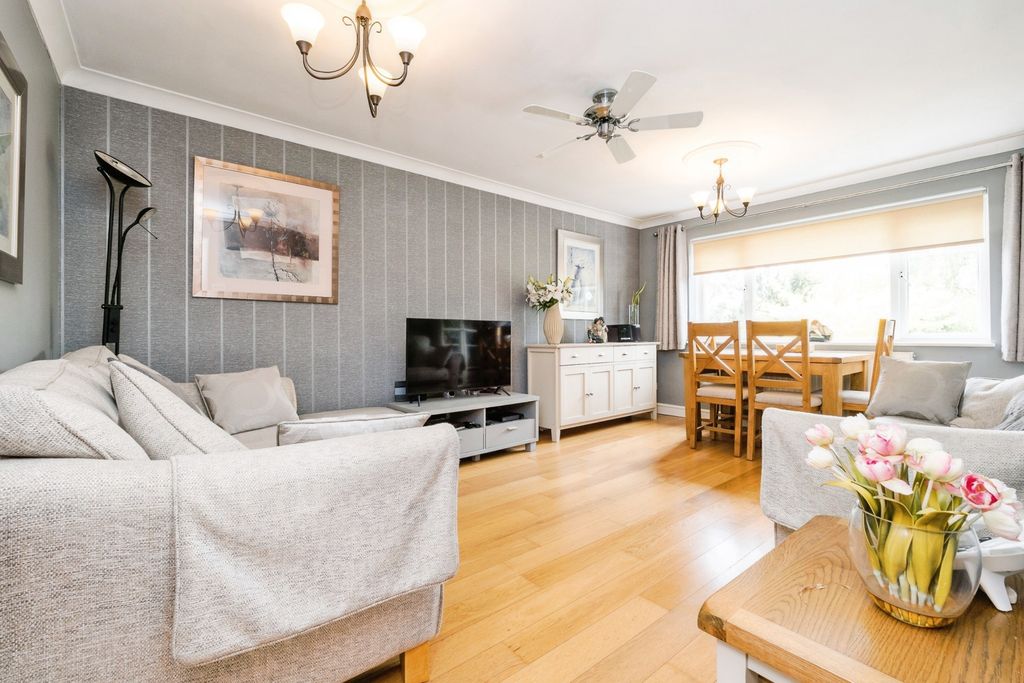 Additional image 4 of 2 bed maisonette for saleHurstlands Close, Hornchurch RM11