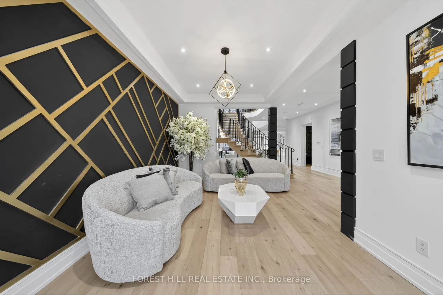 2019 Lilac Drive photo 2
