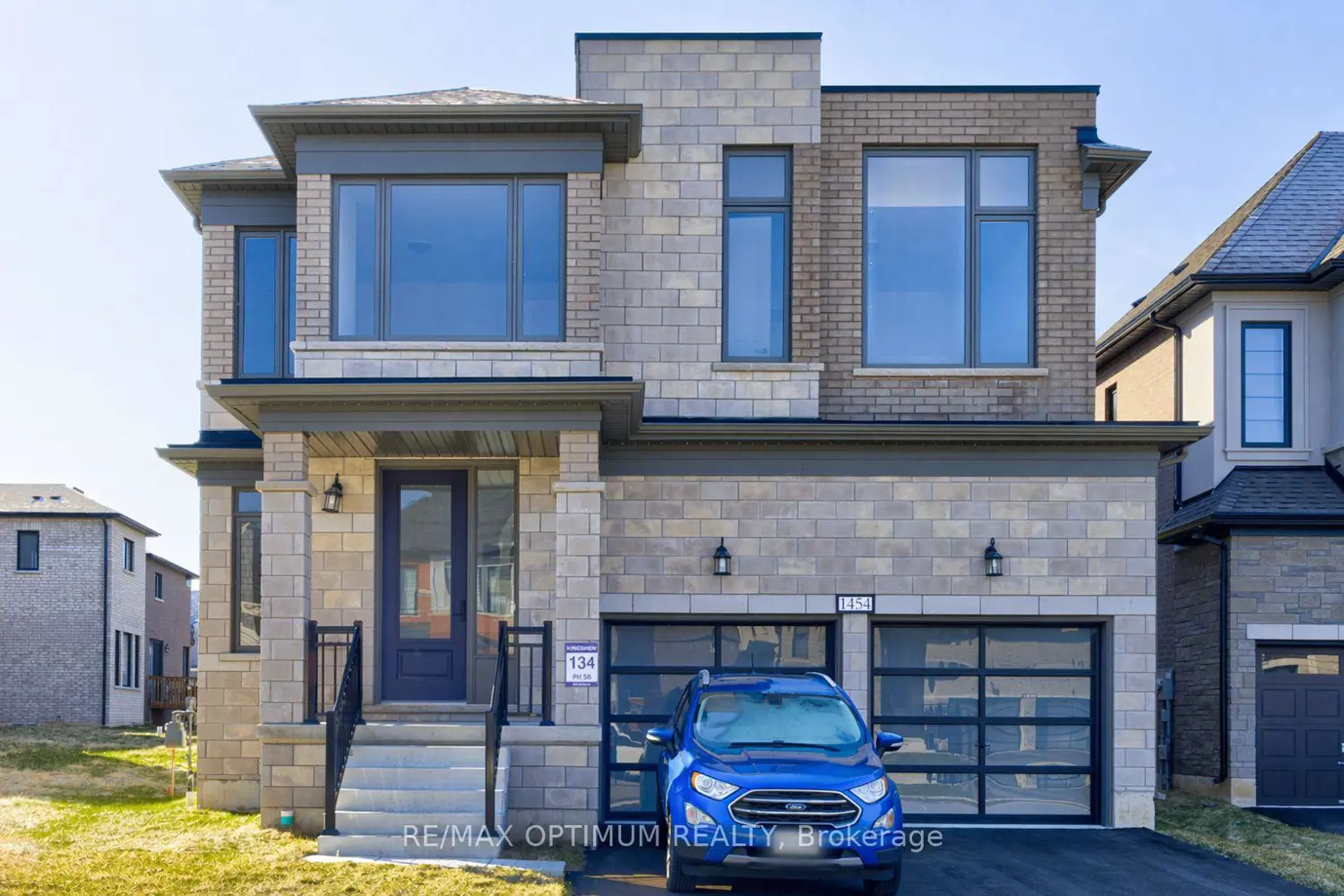 1454 Upper Thames Drive