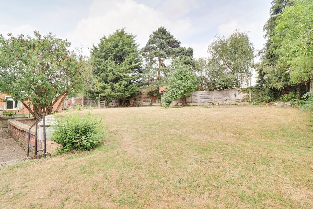 Additional image 12 of 4 bed country house for saleKingsmoor Road, Harlow CM19