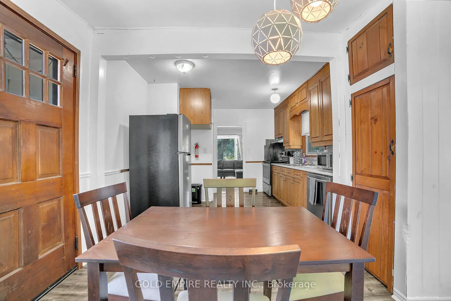 60 Eastman Avenue photo 5