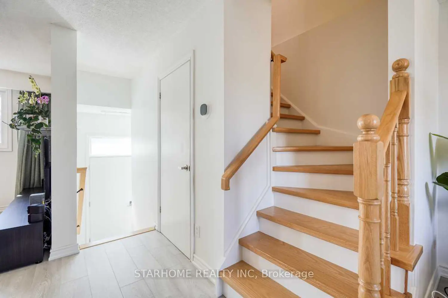8 Amberwood Square photo 2