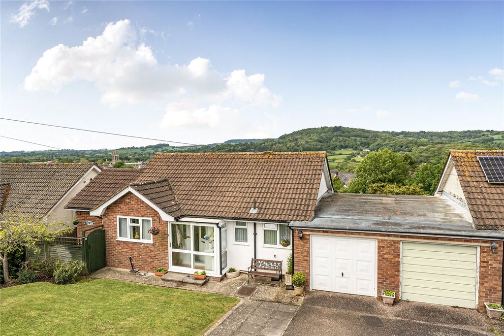 3 bed detached house for salePine Grove, Honiton, Devon EX14
