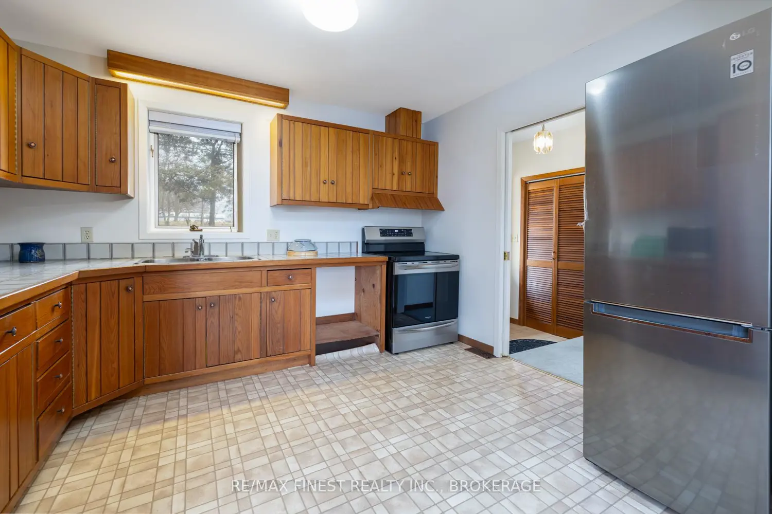 1141 Front Road photo 5