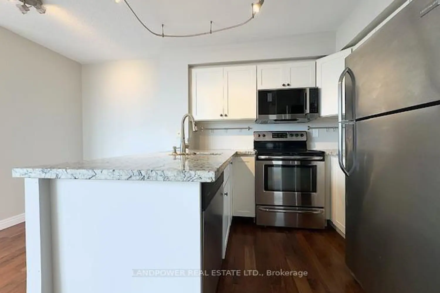 28 Harrison Garden Boulevard 2005 photo 4