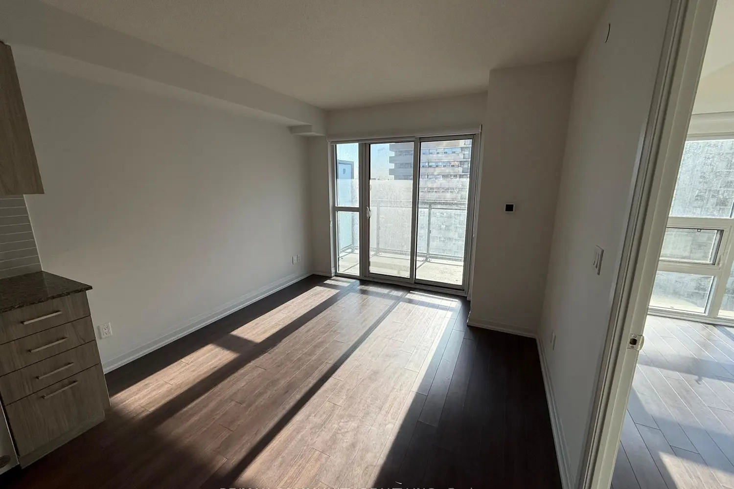 20 Meadowglen Place 1408 photo 2
