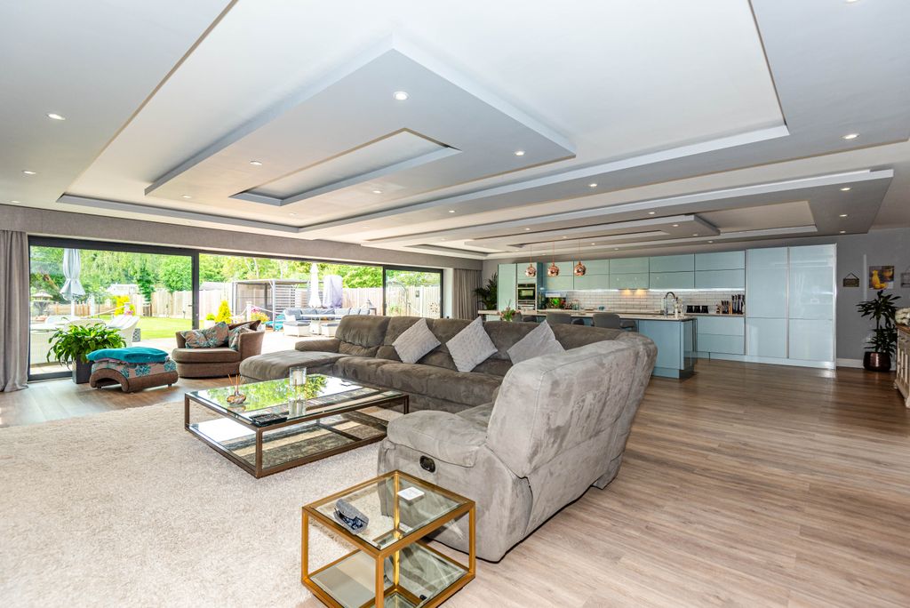 Additional image 11 of 4 bed detached house for saleAvenue Road, Dobbs Weir, Hoddesdon EN11