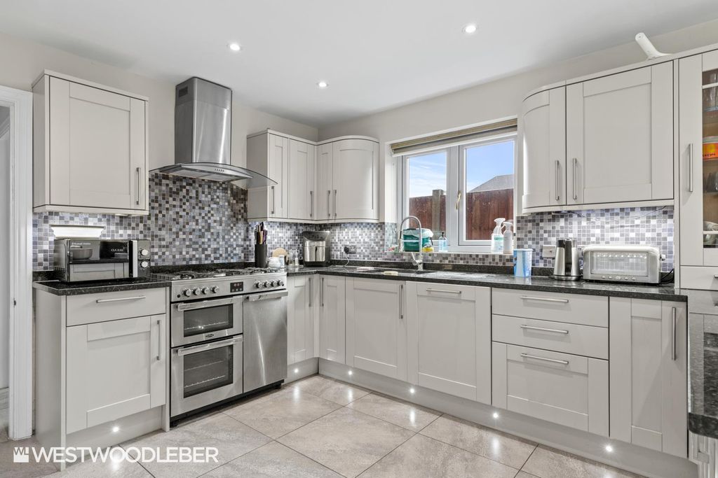 Additional image 3 of 4 bed detached house for saleDerby Road, Hoddesdon EN11