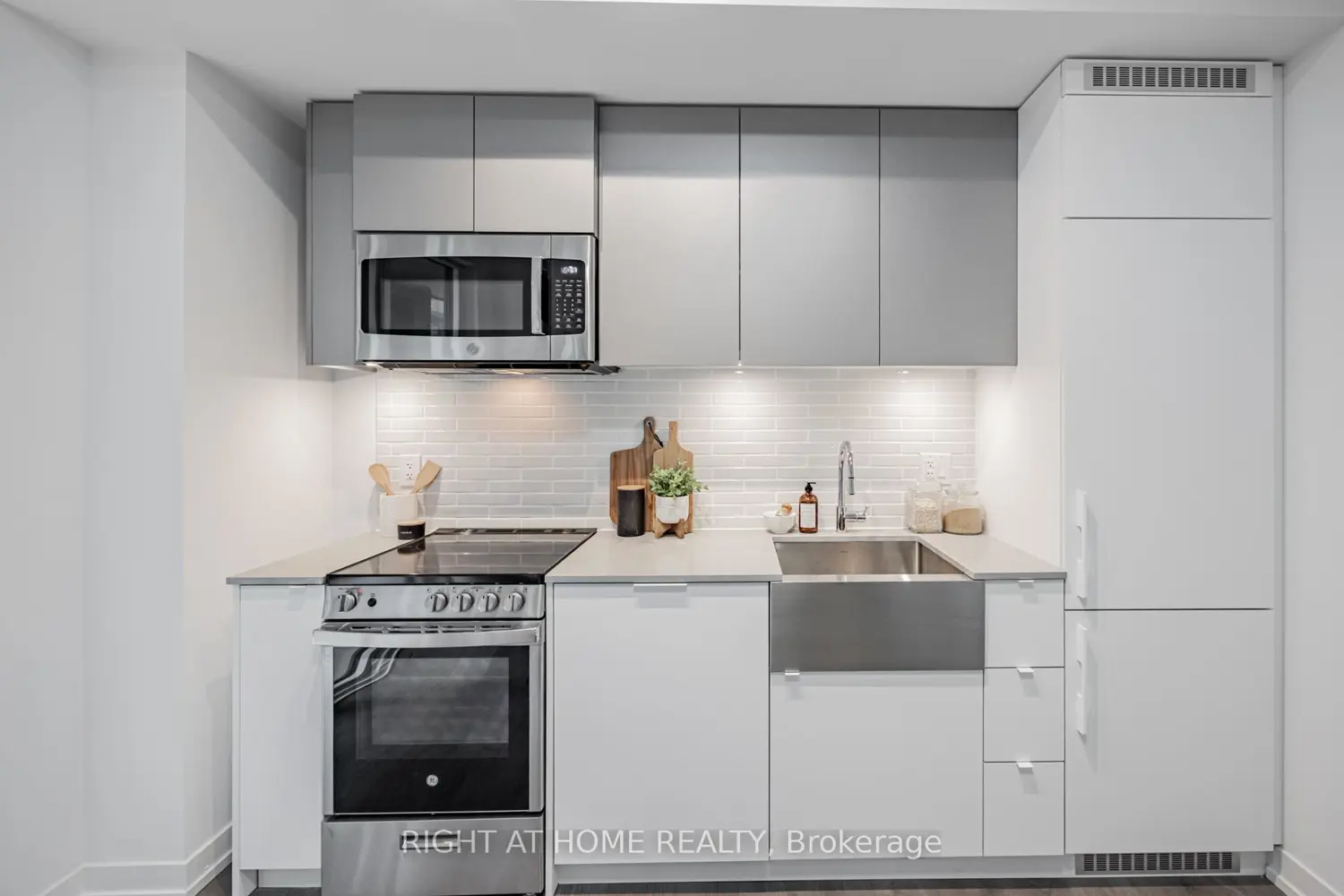 270 Dufferin Street 815 photo 2