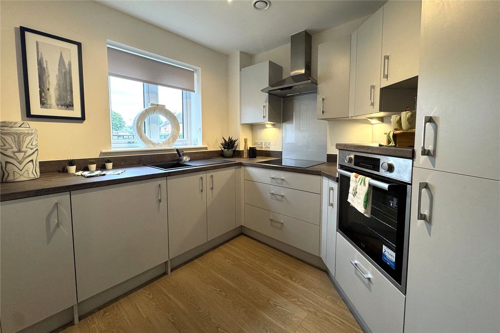 Additional image 3 of 2 bed flat for saleStation Road, Hook, Hampshire RG27