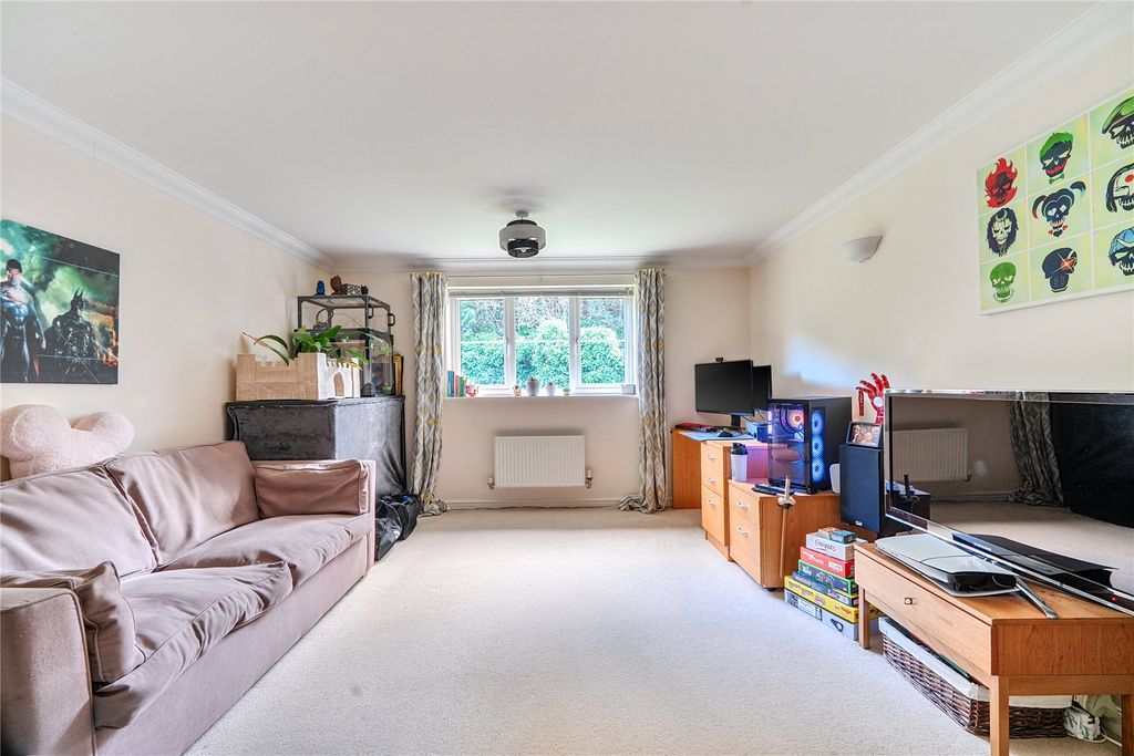 Additional image 5 of 2 bed flat for saleHaslemere, Surrey GU27