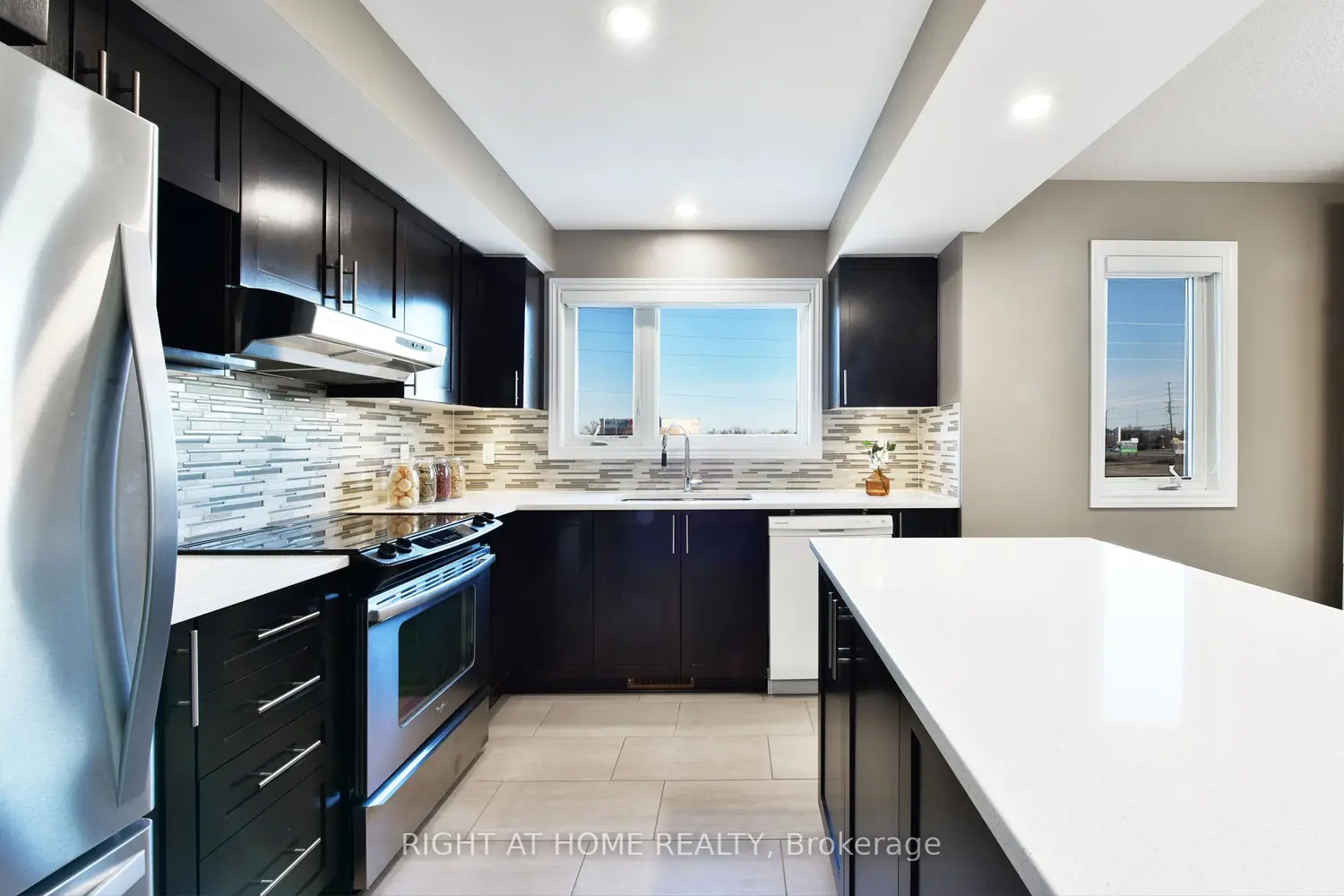 520 Silvertip Lane photo 4