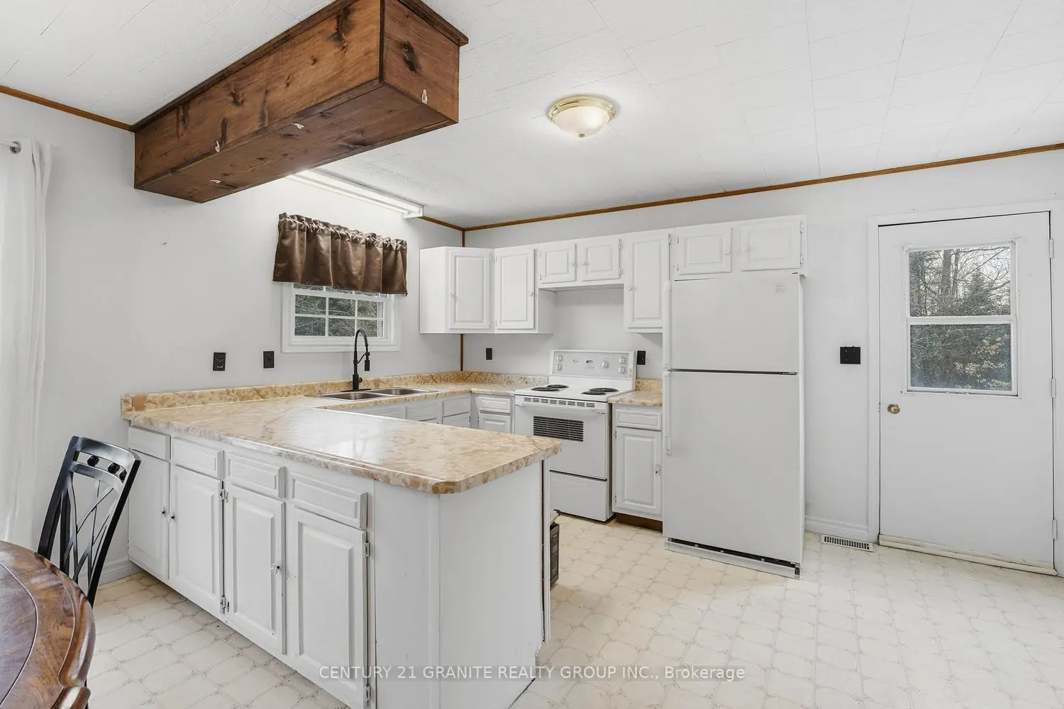 301 Hybla Road photo 4