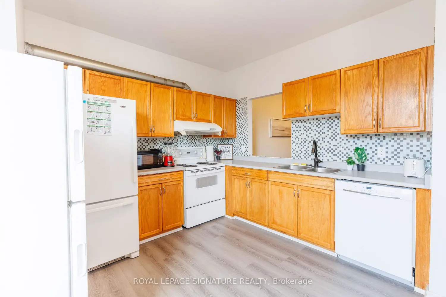 1570 Richmond Street 5 photo 4