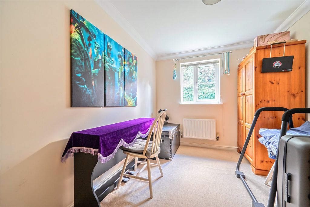 Additional image 12 of 2 bed flat for saleHaslemere, Surrey GU27