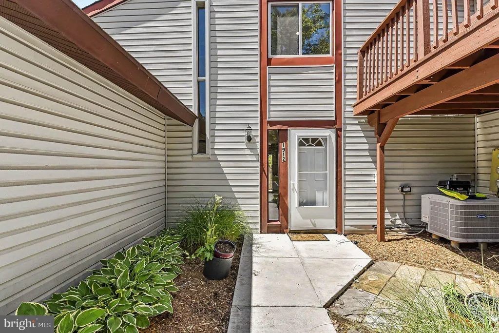 1912 Tupello Place, Crofton, MD 21114 photo 2