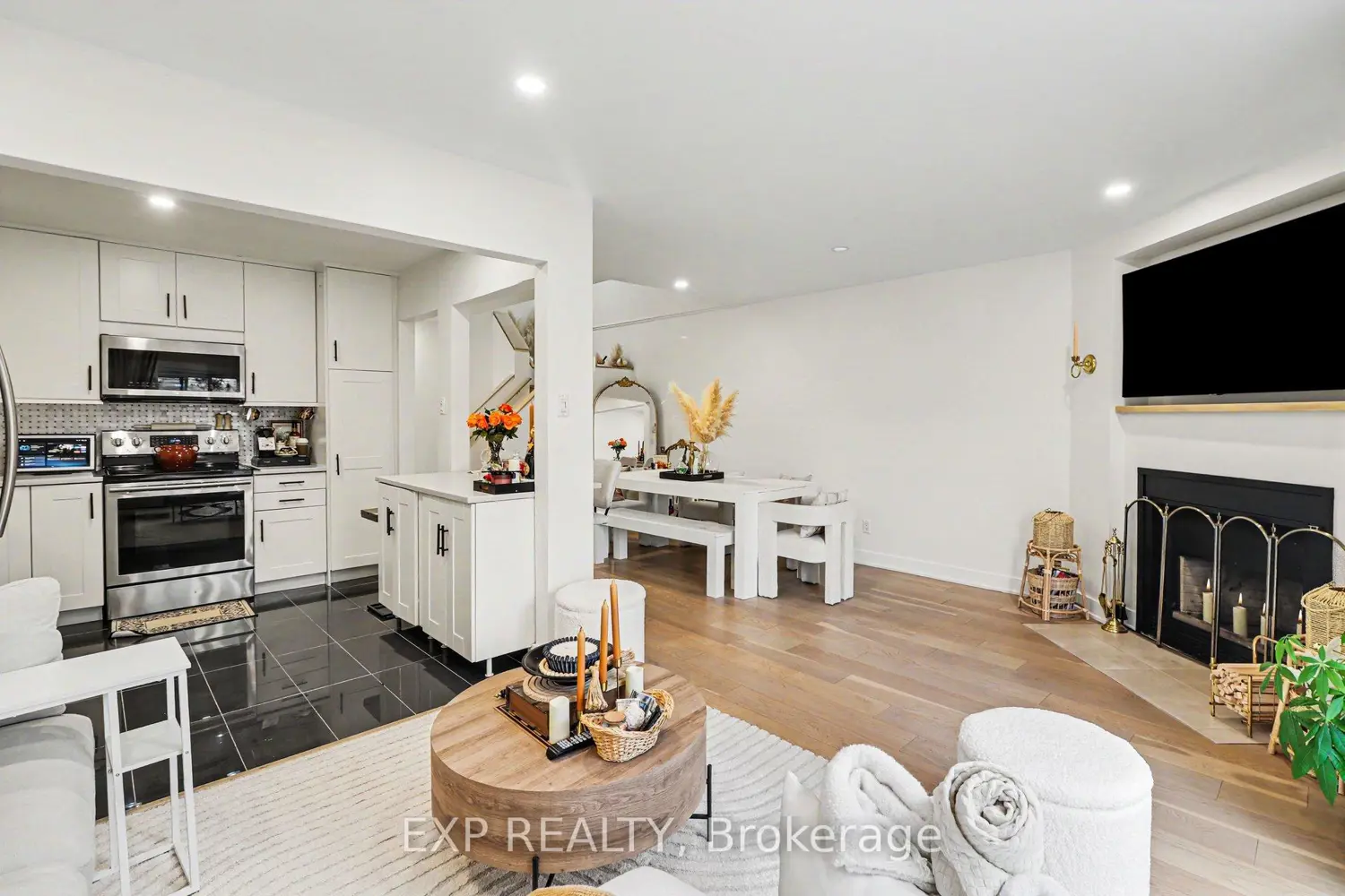 358 Valade Crescent photo 4