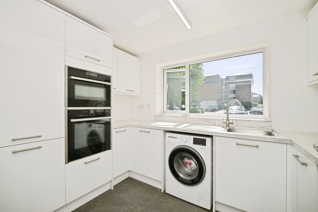 Additional image 6 of 2 bed flat for saleLampits, Hoddesdon EN11