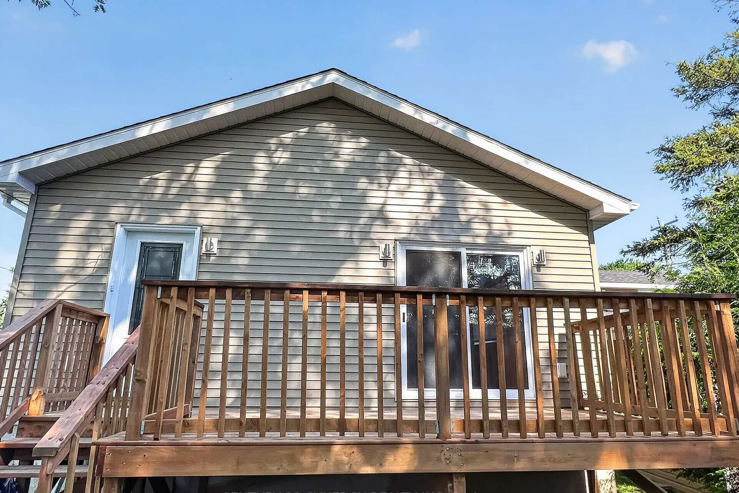 756 Laval Street photo 3