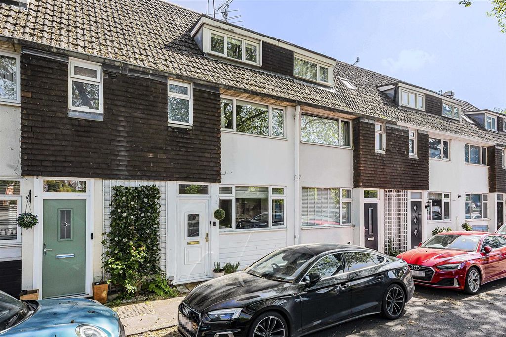 3 bed mews for saleUpton Close, Henley-On-Thames RG9