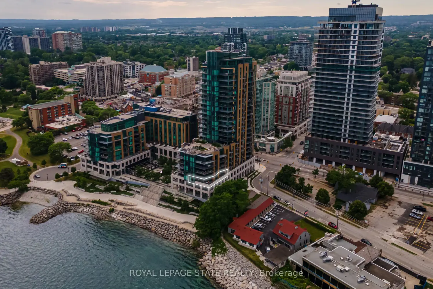 2060 Lakeshore Road 308 photo 2