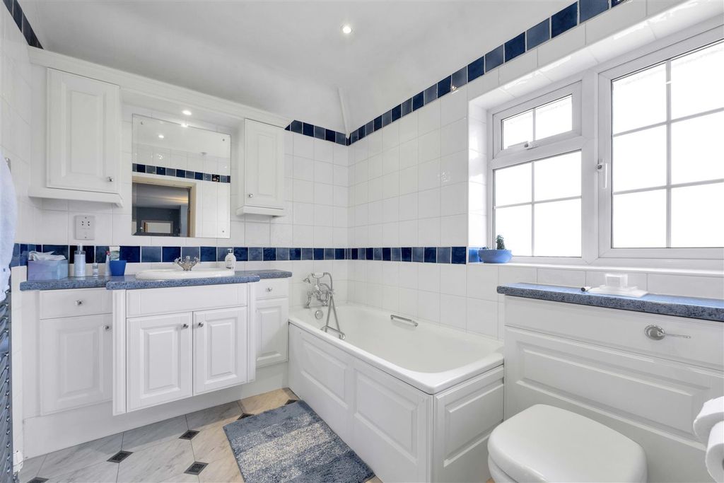 Additional image 14 of 5 bed detached house for saleSauncey Wood, Harpenden AL5