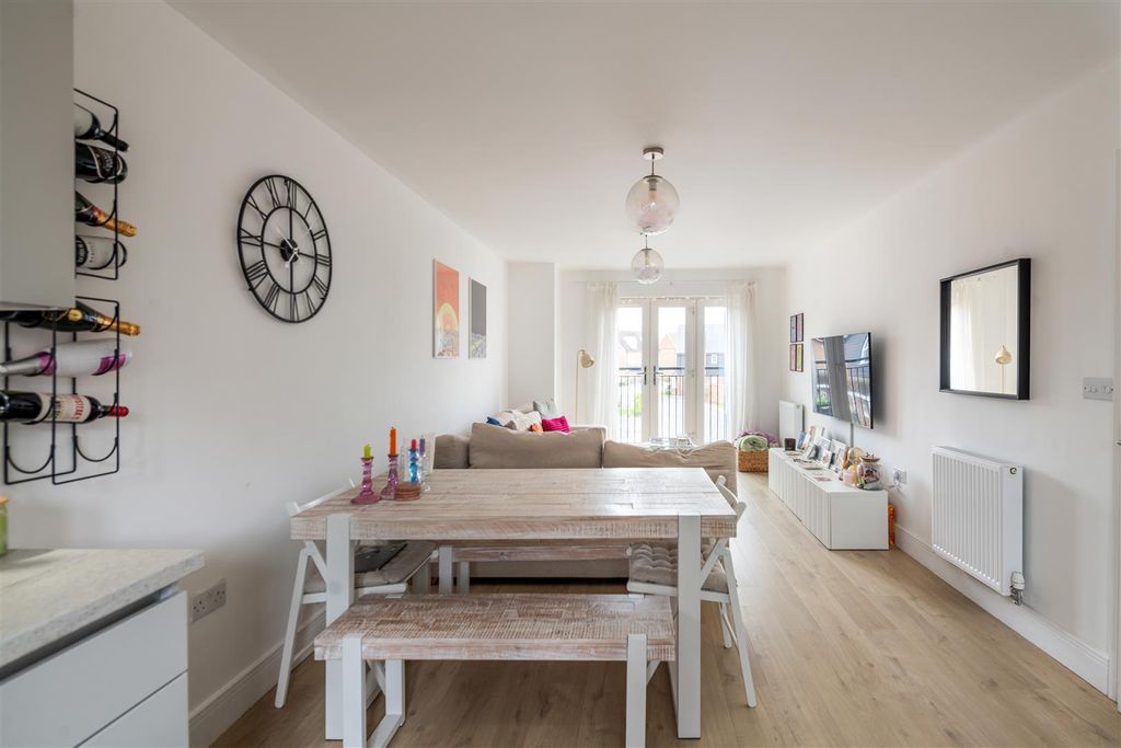 Additional image 5 of 2 bed flat for saleBrocklehurst Way, Horley RH6