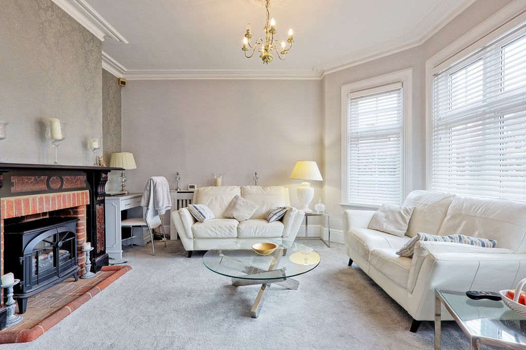 Additional image 8 of 6 bed detached house for saleErnest Road, Emerson Park RM11