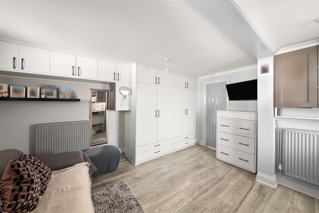 Additional image 22 of 5 bed semi-detached house for saleBotwell Lane, Hayes UB3