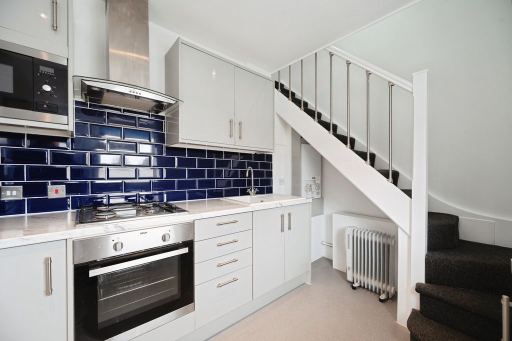 Additional image 13 of 5 bed detached house for saleHavant Road, Hayling Island, Hampshire PO11
