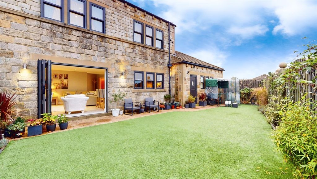 4 bed semi-detached house for saleWindmill Square, Stanage Lane, Shelf HX3 photo 3