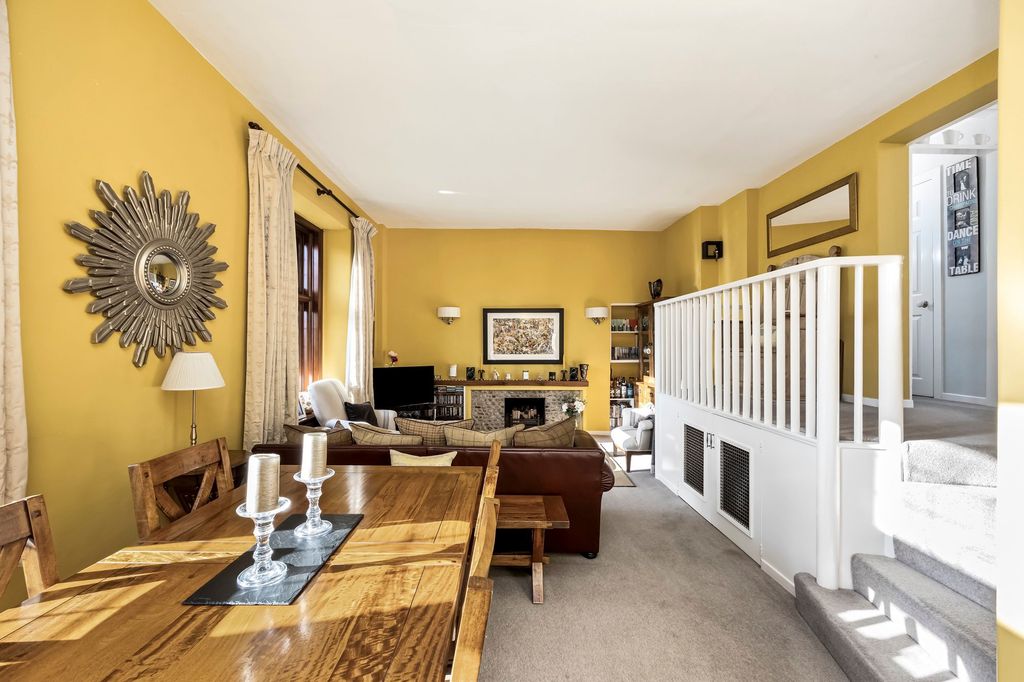 3 bed flat for saleDenne Park, Denne Park House Denne Park RH13 photo 5