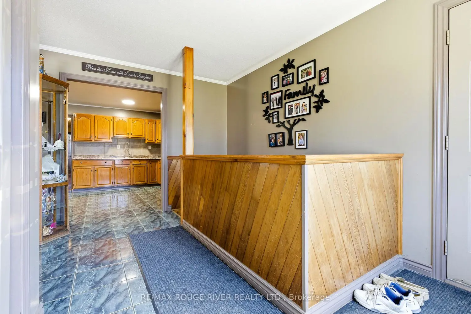 846 Ontario Street photo 4