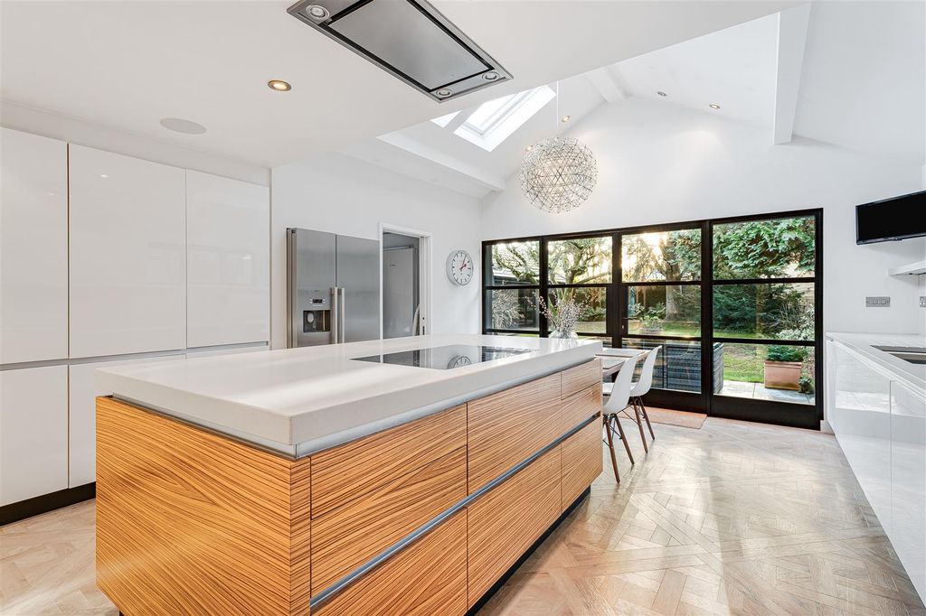 Additional image 7 of 4 bed detached bungalow for saleWatermill Lane, Hertford SG14