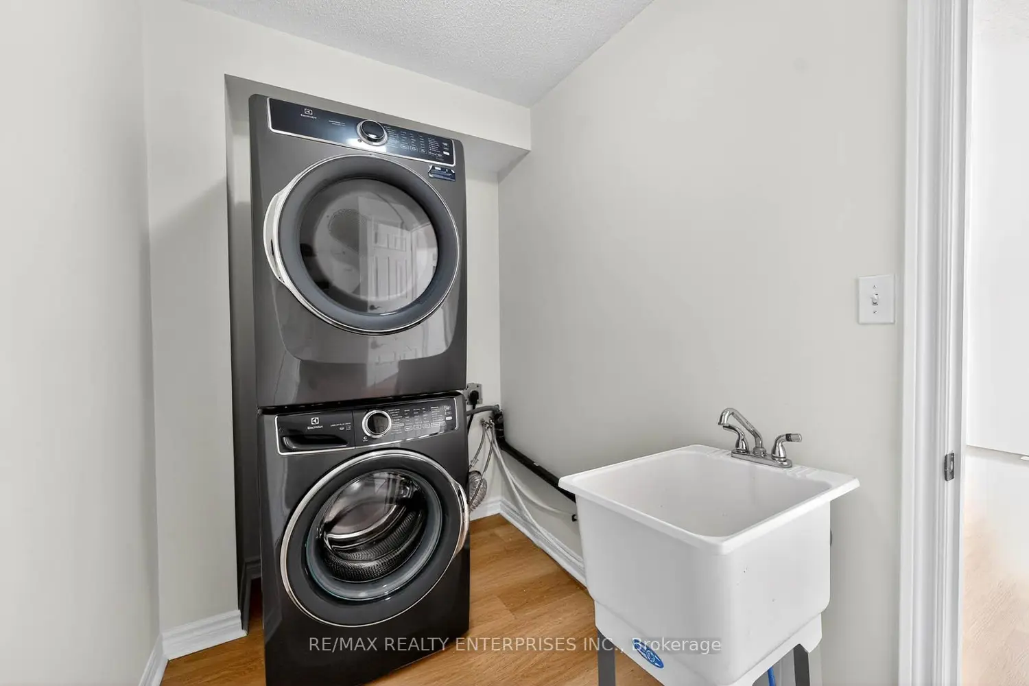 19 Midanbury Way photo 5